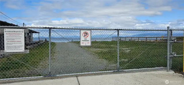 Arrowhead beach just steps away.