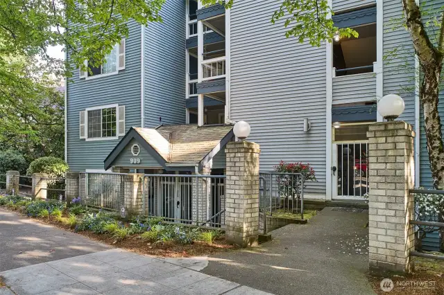 Waterford Place Condo in the heart of Fremont