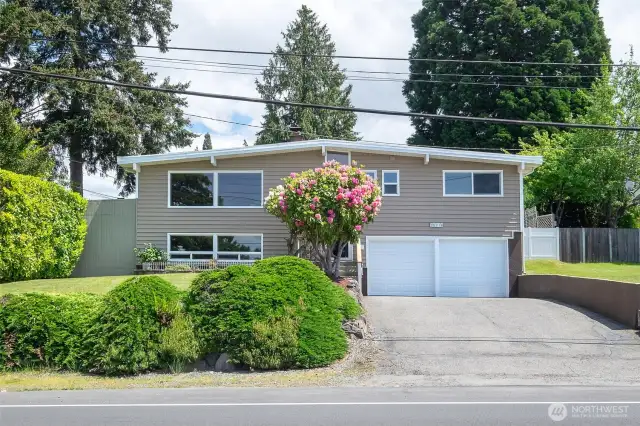 Lovely split-level 1920 square foot home with 3 bedrooms & 1.75 bathrooms on a large 7884 square foot lot.