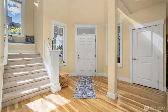 Large open entry with coat closet
