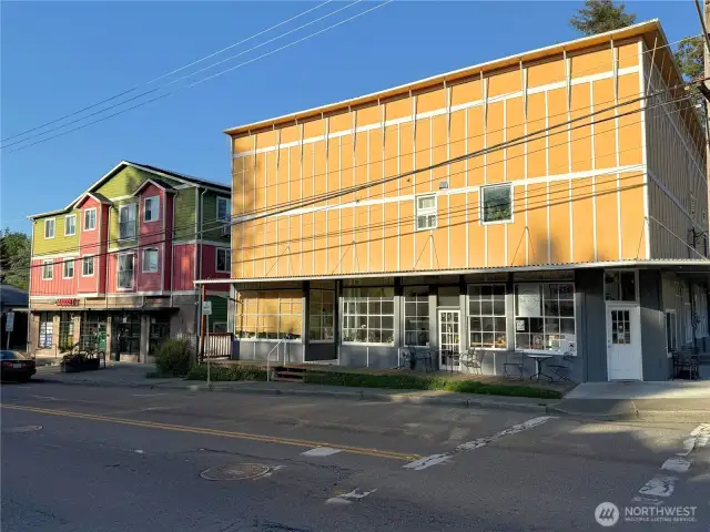 Within blocks of the Drip & Sip coffee and bahn mi shop, local market, El Pollo Real Mexican, and Rosso Nursery and Garden.