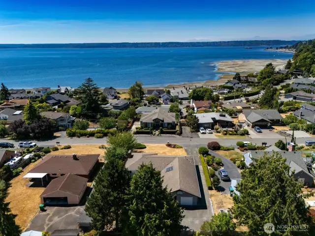 Two blocks from the water and a short stroll to the Cove.