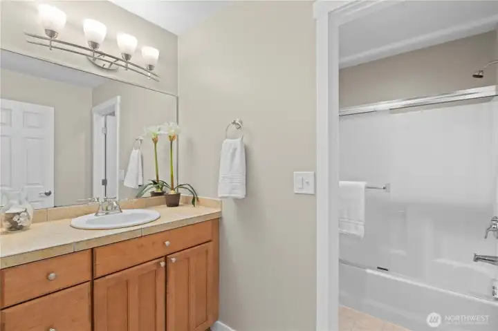 The full bathroom sits between all the upstairs bedrooms.