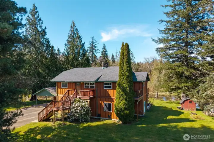 Can you picture yourself here enjoying life? Great outdoor space, great views and all the nature you could ever want!