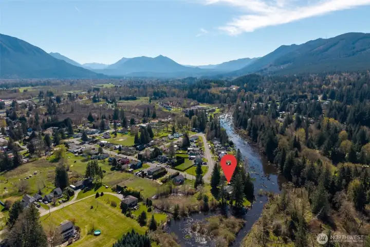 Here you can see the creek going by your home.