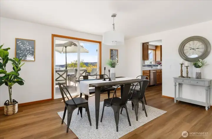 Dining with views & access to the expansive view deck