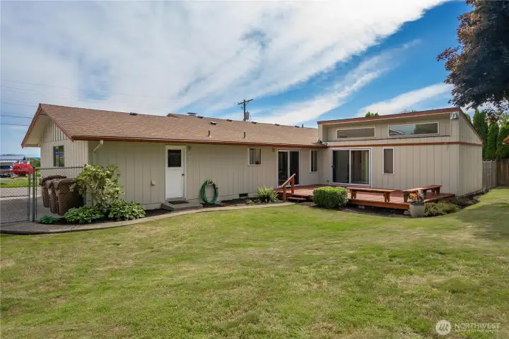 Effective year built 1988 reflects a permitted addition.