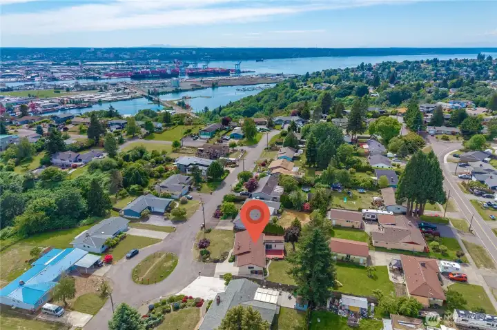 Conveniently within walking distance to NE Tacoma Elementary, the Norpoint Community Center, & a public library.