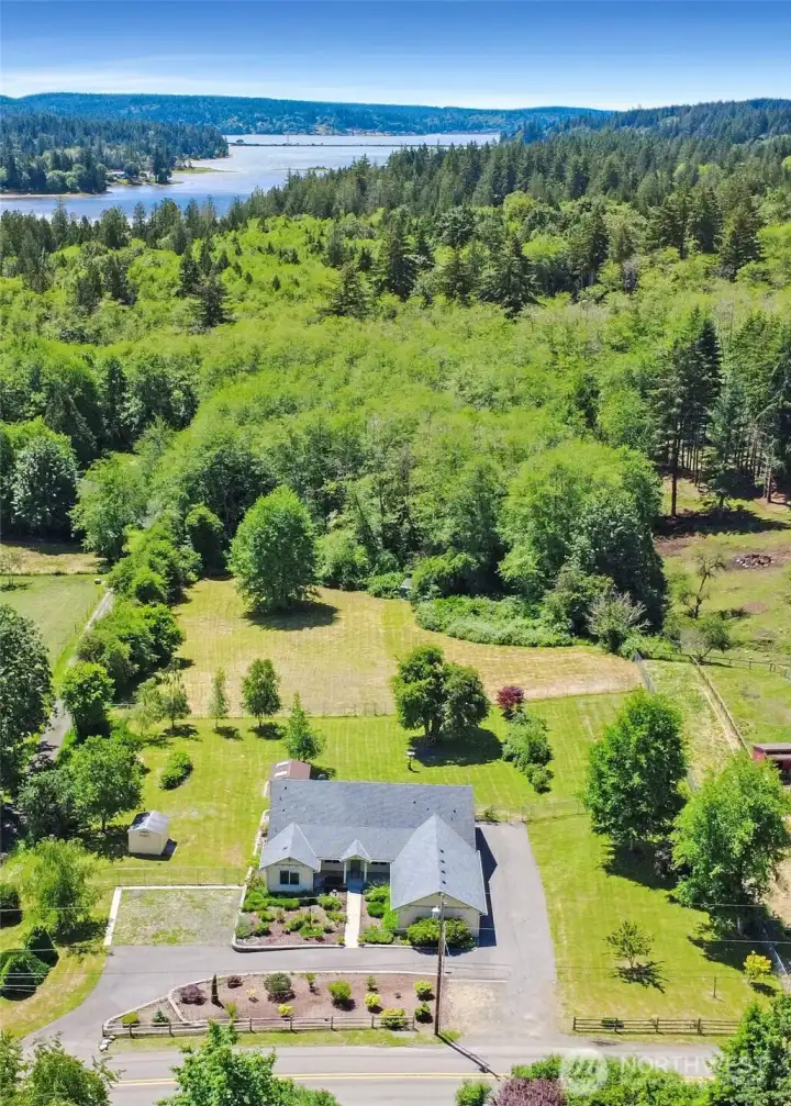 overview of property with wrap driveway