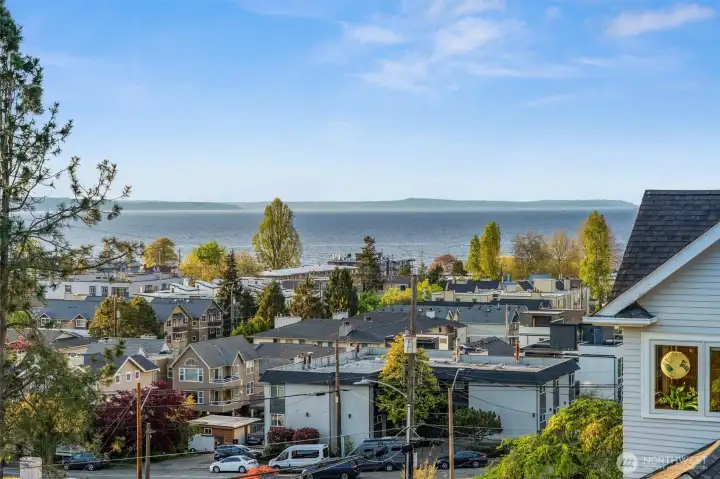 Enjoy breathtaking panoramic views spanning more than 180 degrees, where golden sunsets, passing vessels, and the occasional whale create a spectacular backdrop to everyday living.