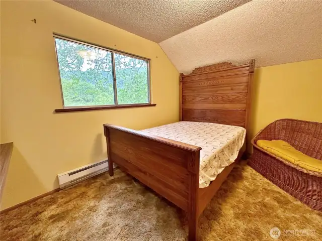 Upper bedroom
