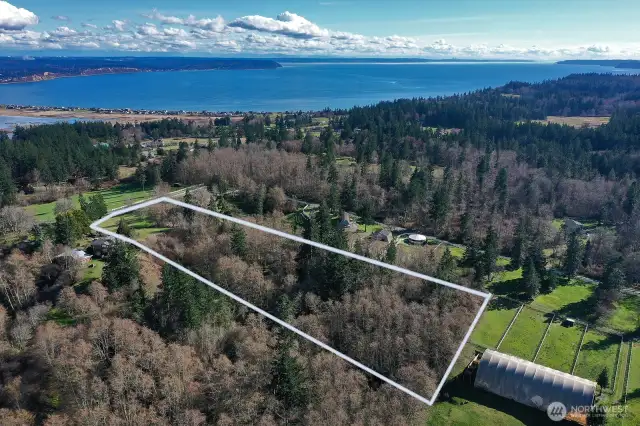 Photographer is facing southeast and capturing Useless Bay in this one.