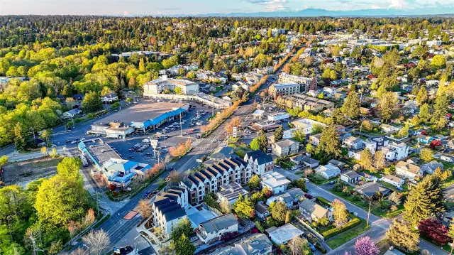 Location perfection! Just blocks from local favorites, transit, and everyday essentials — you’re truly at the center.