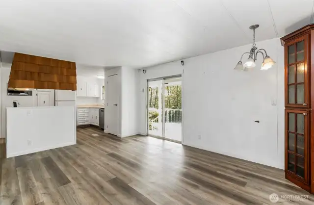 sliding door to front from dinning room