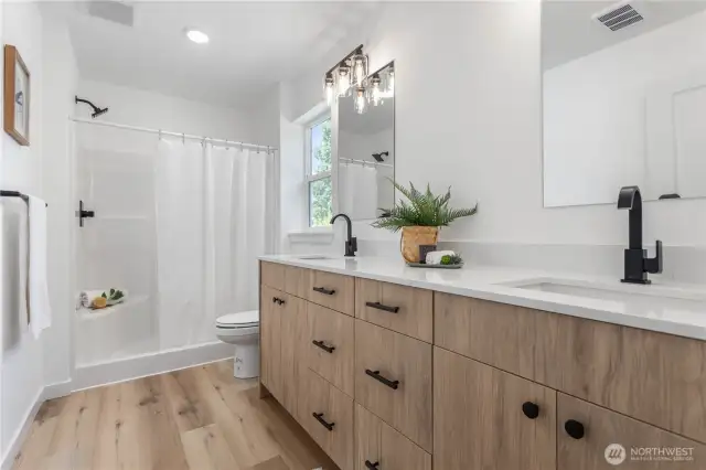 Ensuite bathroom.
