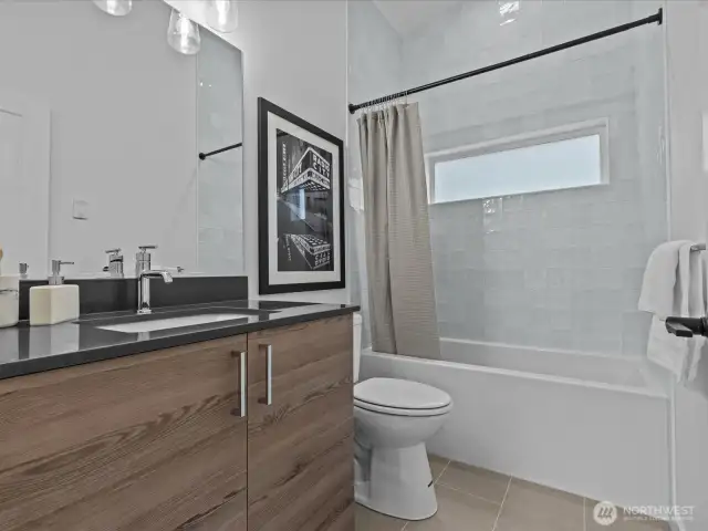 Upper level full sized bath (model unit)