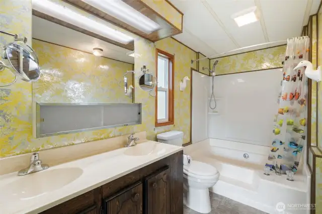 Primary En Suite Bathroom
