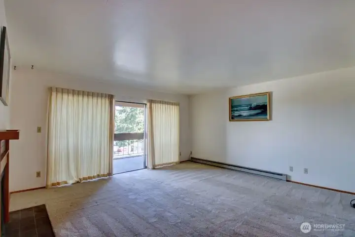 Living room without the virtual staging.
