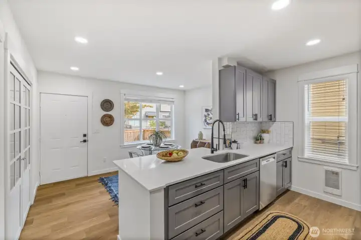 A kitchen made for Sunday pancakes and late-night snacks