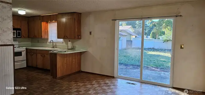 Kitchen eating area