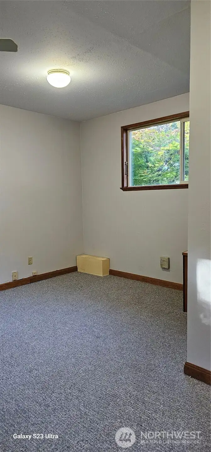 16X13 Studio/office