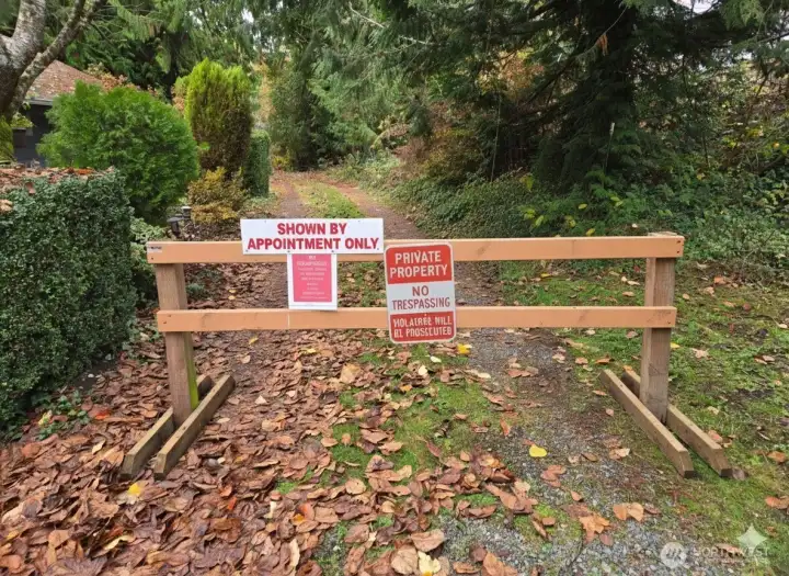 This is where you enter the property--slowly & carefully! Wooden gate moves easily by hand. Put it back when you leave!