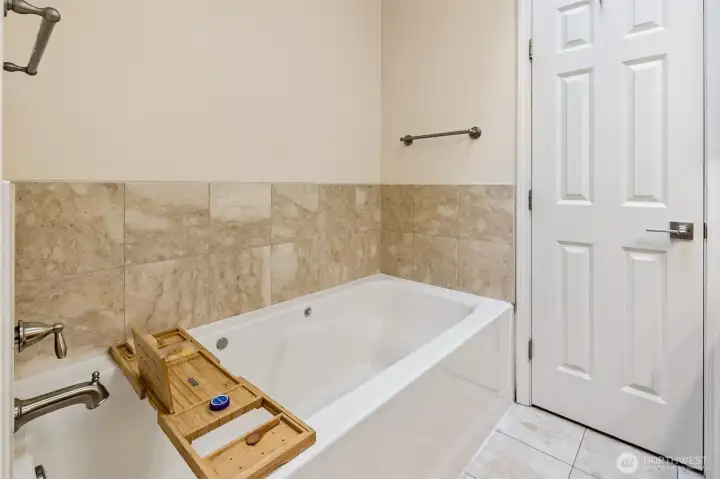 soak in the large jetted tub