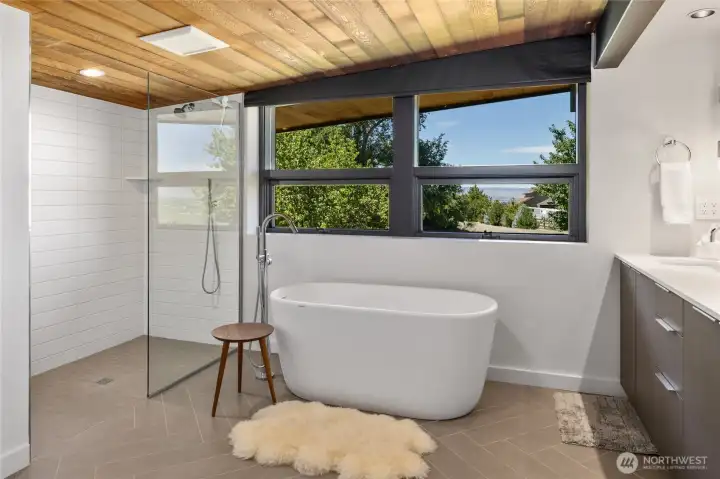 primary bathroom off bedroom