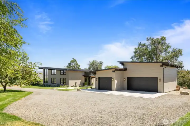 newly built 3 car garage