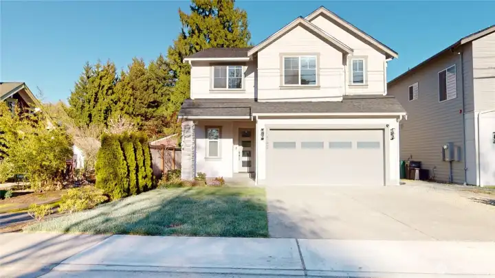 Allentown two-story sits on a quarter acre with exceptional backyard. This hidden gem has convenient access to Seattle, Bellevue, and SeaTac.