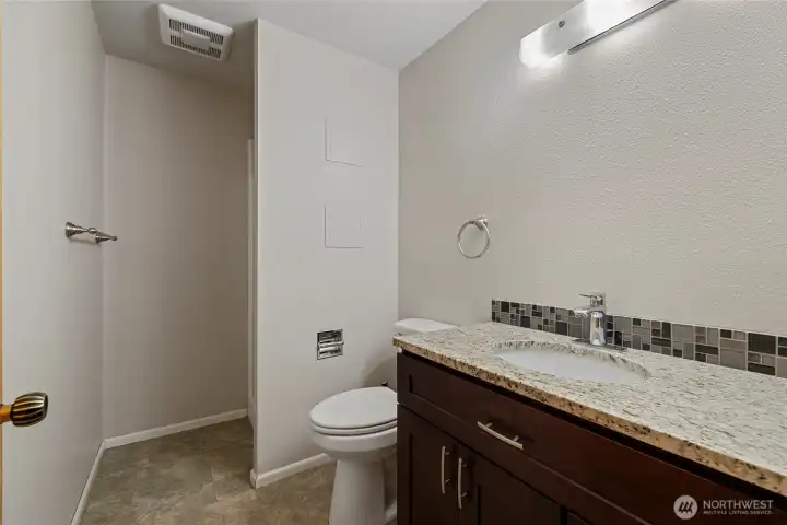 Lower level 3/4 bathroom