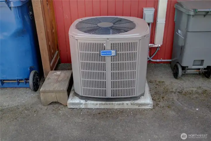 Heat pump installed in 2025 by Handy's Heating.