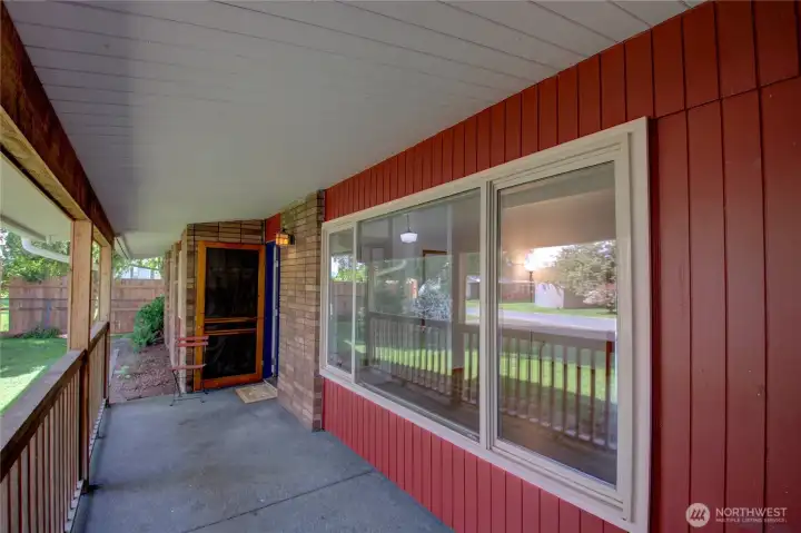 Oversized covered front porch.