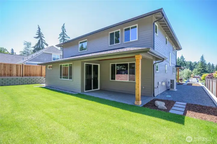 Fully fenced & landscaped yard Fully fenced & landscaped yard