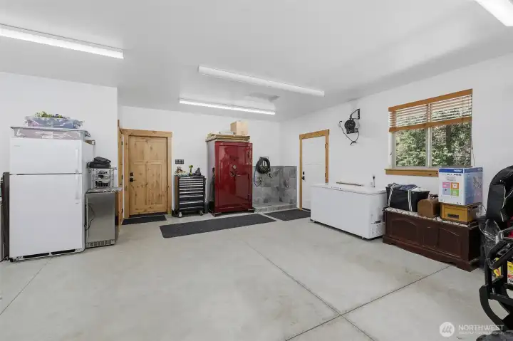 3 Bay Oversize Garage / Dog Washing Station