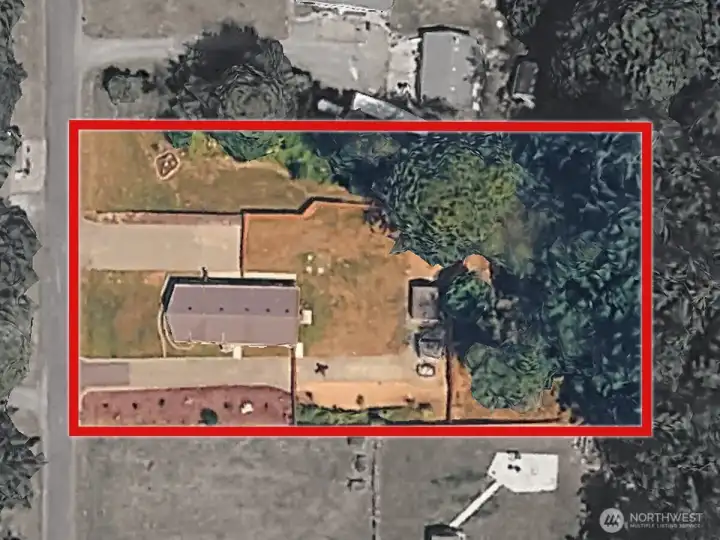 Spread out on 1.15 Acres! Aerial view shows the approximate property lines of your massive, private lot. Spread out on 1.15 Acres! Aerial view shows the approximate property lines of your massive, private lot.