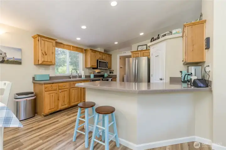 Spacious kitchen with counter seating Spacious kitchen with counter seating