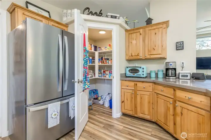 Convenient walk-in pantry keeps all the essentials within easy reach. Convenient walk-in pantry keeps all the essentials within easy reach.