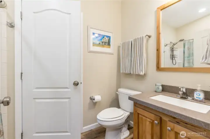 Full hall bathroom has direct access to the laundry/mudroom. Full hall bathroom has direct access to the laundry/mudroom.