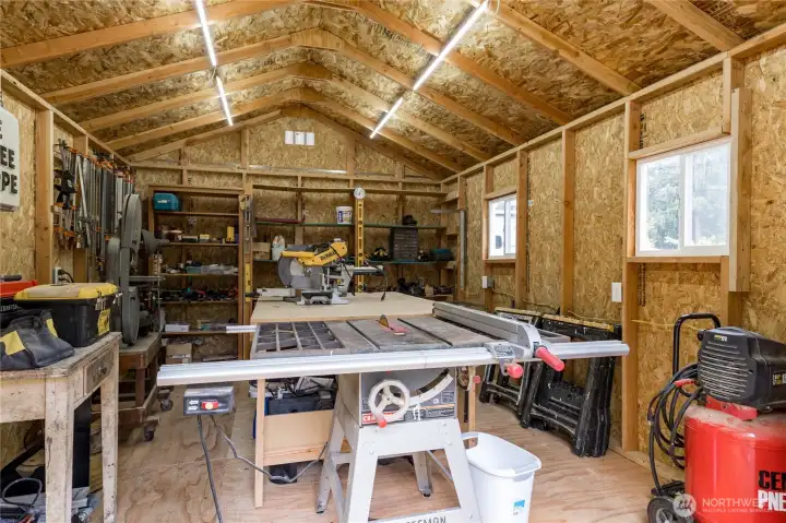 12'x16' Powered workshop 12'x16' Powered workshop