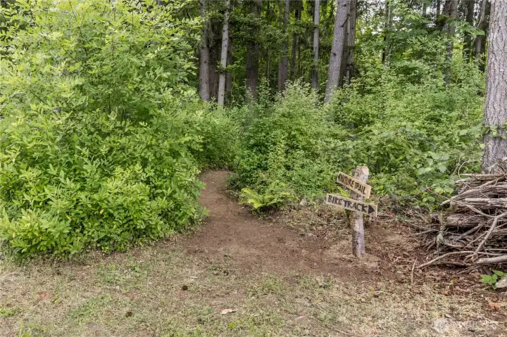 Your own nature trail and bike track through the woods! Your own nature trail and bike track through the woods!