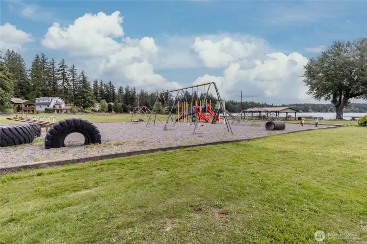 Large playground and covered picnic area. Large playground and covered picnic area.