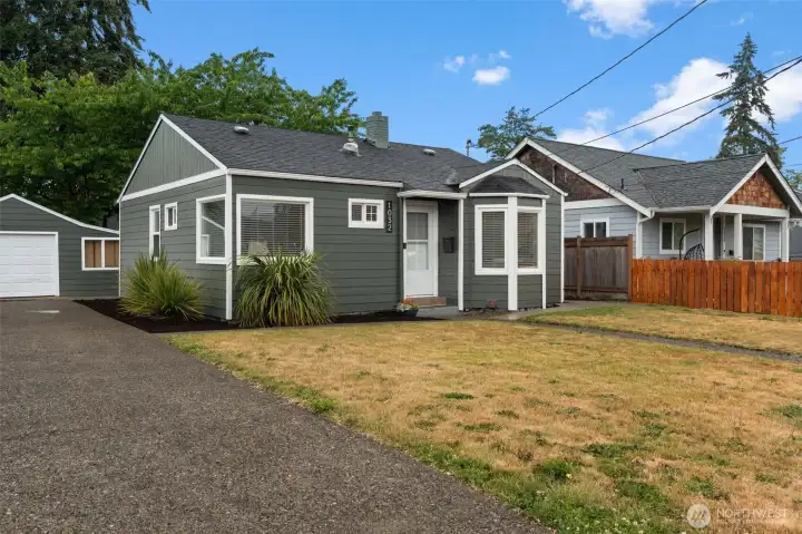 Welcome to 1032 S MacArthur Street! A Refreshing 1 Story home in Tacoma, WA! Welcome to 1032 S MacArthur Street! A Refreshing 1 Story home in Tacoma, WA!