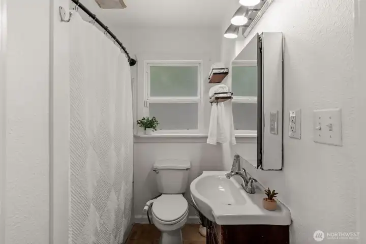 Crisp, clean, and perfectly central. This beautifully maintained full bath is smartly positioned to serve both bedrooms and guests with ease. Crisp, clean, and perfectly central. This beautifully maintained full bath is smartly positioned to serve both bedrooms and guests with ease.