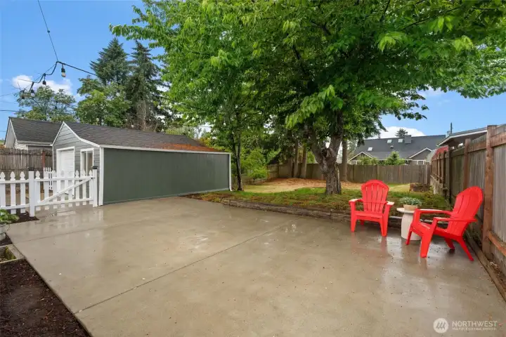 Perfect for summer BBQs and peaceful mornings. Enjoy absolute privacy in this beautifully enclosed backyard, where the solid patio effortlessly extends your living space into the outdoors. Perfect for summer BBQs and peaceful mornings. Enjoy absolute privacy in this beautifully enclosed backyard, where the solid patio effortlessly extends your living space into the outdoors.