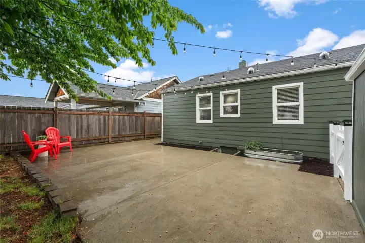 Perfect for summer BBQs and peaceful mornings. Enjoy absolute privacy in this beautifully enclosed backyard, where the solid patio effortlessly extends your living space into the outdoors. Perfect for summer BBQs and peaceful mornings. Enjoy absolute privacy in this beautifully enclosed backyard, where the solid patio effortlessly extends your living space into the outdoors.