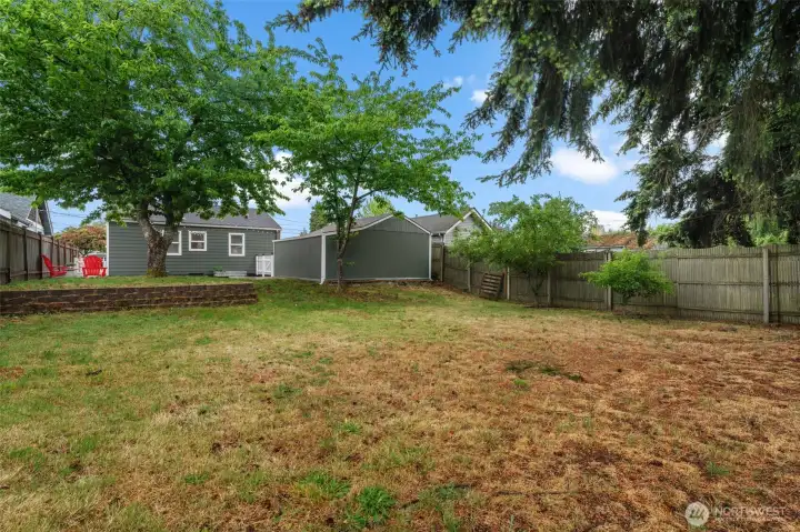 Large Fenced Backyard! Large Fenced Backyard!