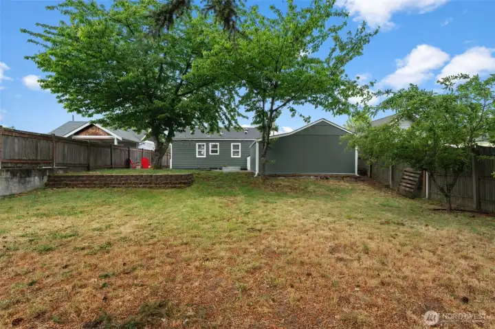 Large Fenced Backyard! Large Fenced Backyard!