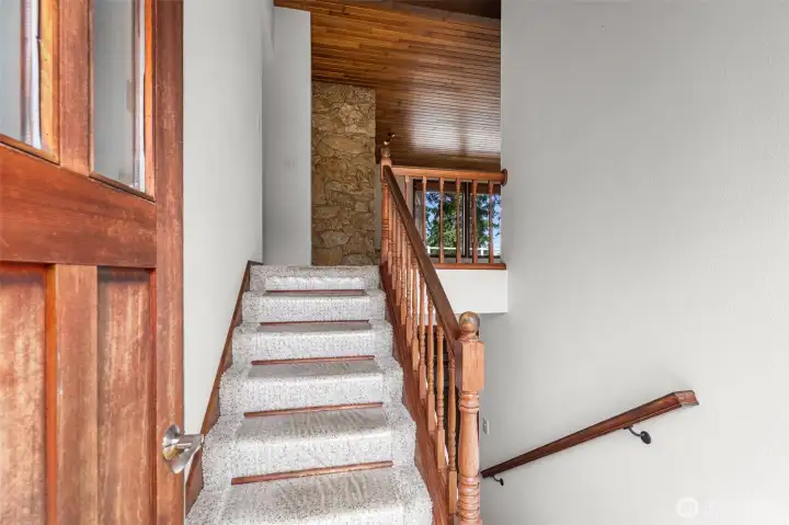 Split Entry, full of light