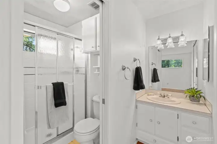 3/4 Primary Bath with private toilet room